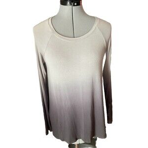 Women's Hollister  tops size medium gray ombre top wear with jeans dressy pants